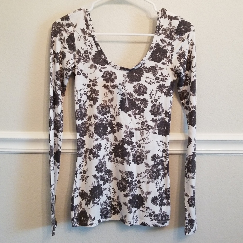Women's XS Off the Shoulder Floral Top